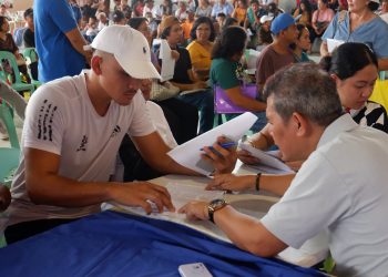 Mahigit 1,100 OFW at pamilya sa Romblon tumanggap ng calamity aid mula sa DMW