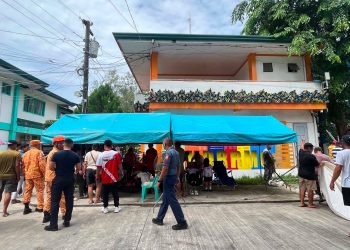 Halos 50 estudyante sa San Fernando isinugod sa RHU matapos makaranas ng panic kasunod ng lindol