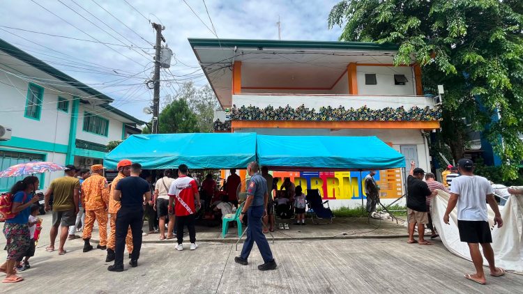 Mahigit 60 estudyante sa San Fernando isinugod sa RHU matapos makaranas ng panic kasunod ng lindol