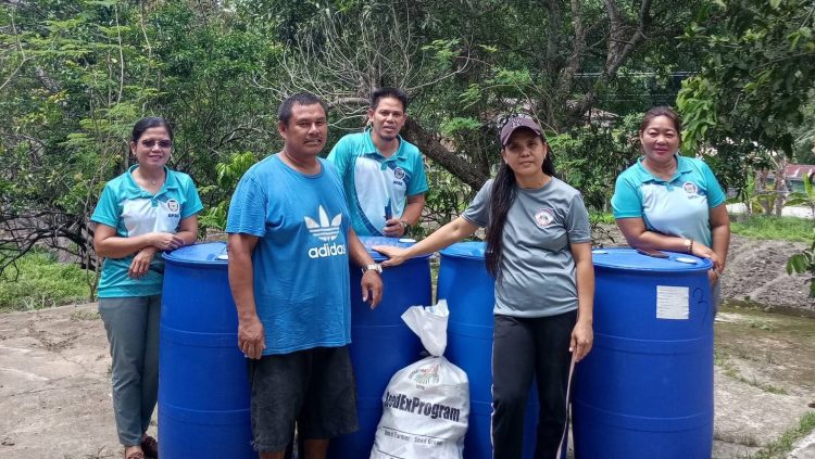 SLP Association tumanggap ng vegetable seeds at farm supplies mula sa DA