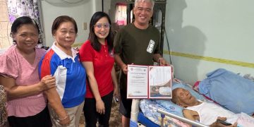 100-anyos na lolo sa Romblon tumanggap ng ₱100K cash gift mula sa pamahalaan