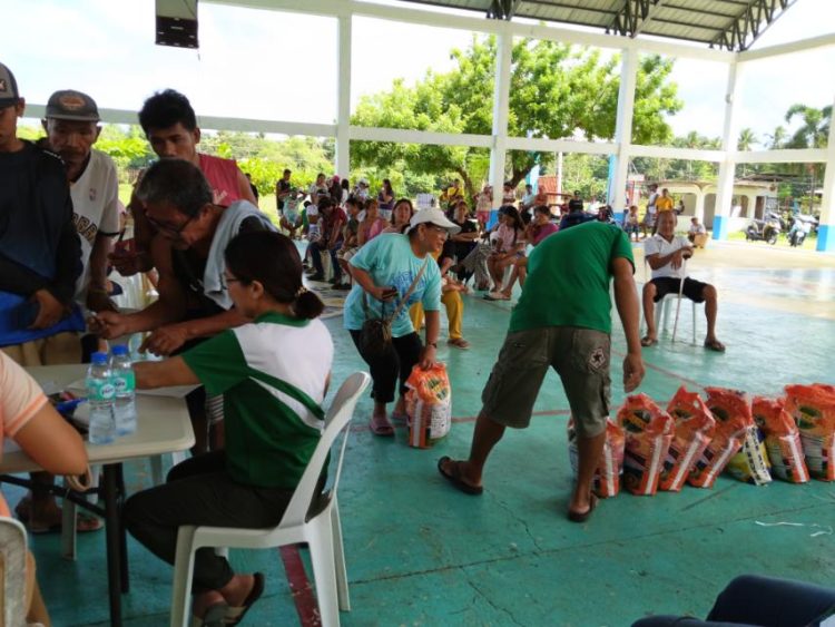 LGSF ng Marcos administration, nagbigay ng rice assistance sa mahigit 5,400 pamilya sa Looc