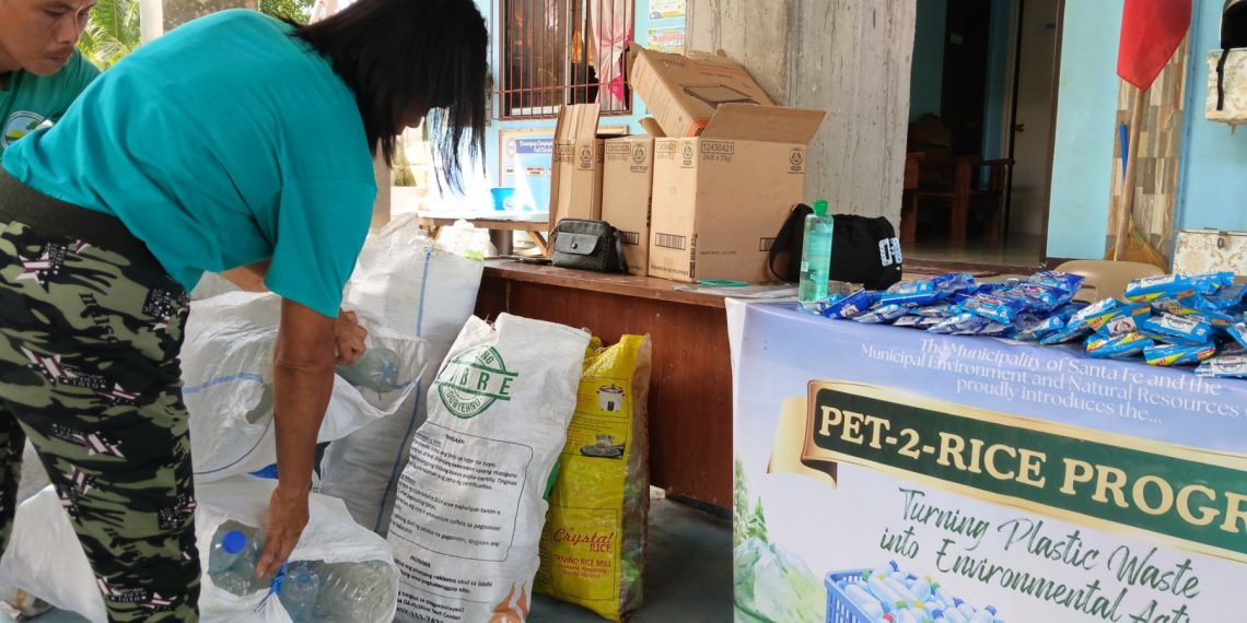 500 kilo ng plastic bottles nakolekta sa Santa Fe kapalit ng bigas, groceries