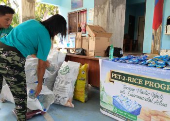 500 kilo ng plastic bottles nakolekta sa Santa Fe kapalit ng bigas, groceries
