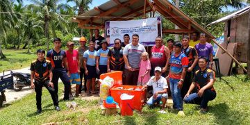 Dalawang senior citizen sa Cajidiocan, nabigyan ng bagong bahay at ayuda sa bayanihan