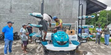 DAR nagkaloob ng ₱1.5-M rice transplanter sa kooperatiba ng mga magsasaka sa San Fernando
