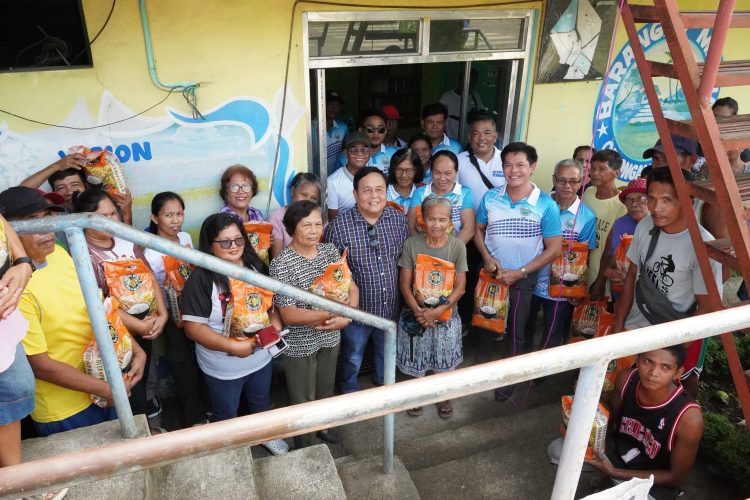 Mahigit 15,500 pamilya sa Odiongan tumatanggap ng rice assistance mula sa LGSF