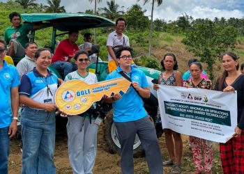 DOLE nagkaloob ng ₱1.98M farm machinery sa samahan ng mga magsasaka sa San Agustin