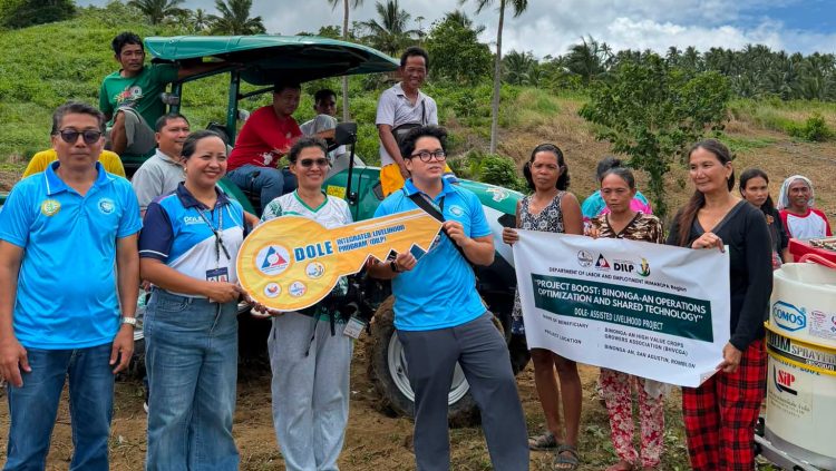 DOLE nagkaloob ng ₱1.98M farm machinery sa samahan ng mga magsasaka sa San Agustin