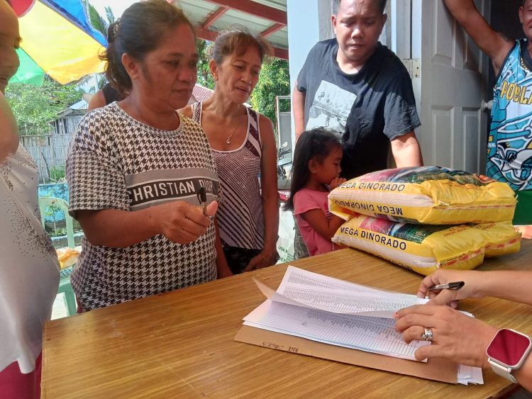 Ferrol namahagi ng ikalawang tranche ng rice assistance