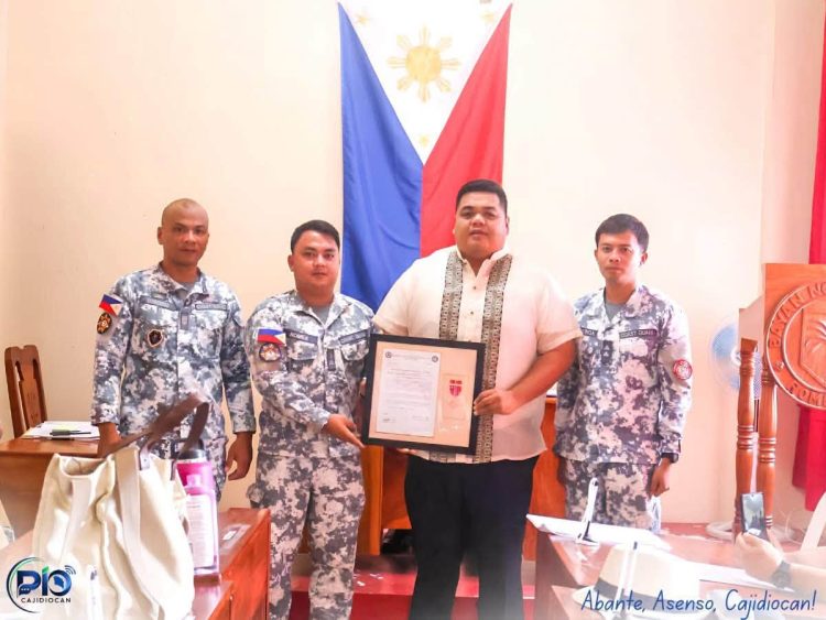 Mayor Ramos kinilala ng PCG dahil sa mabilis na responde sa insidente ng nasunog na yate