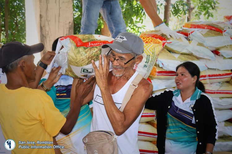LGU San Jose namahagi ng 25 kilong premium rice sa mahigit 4,000 pamilya