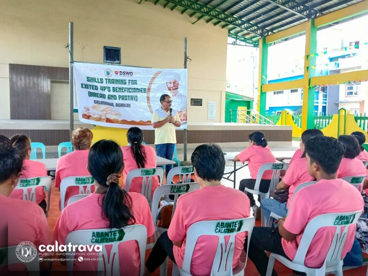 Exiting 4Ps beneficiaries sa Calatrava, sumailalim sa bread and pastry training