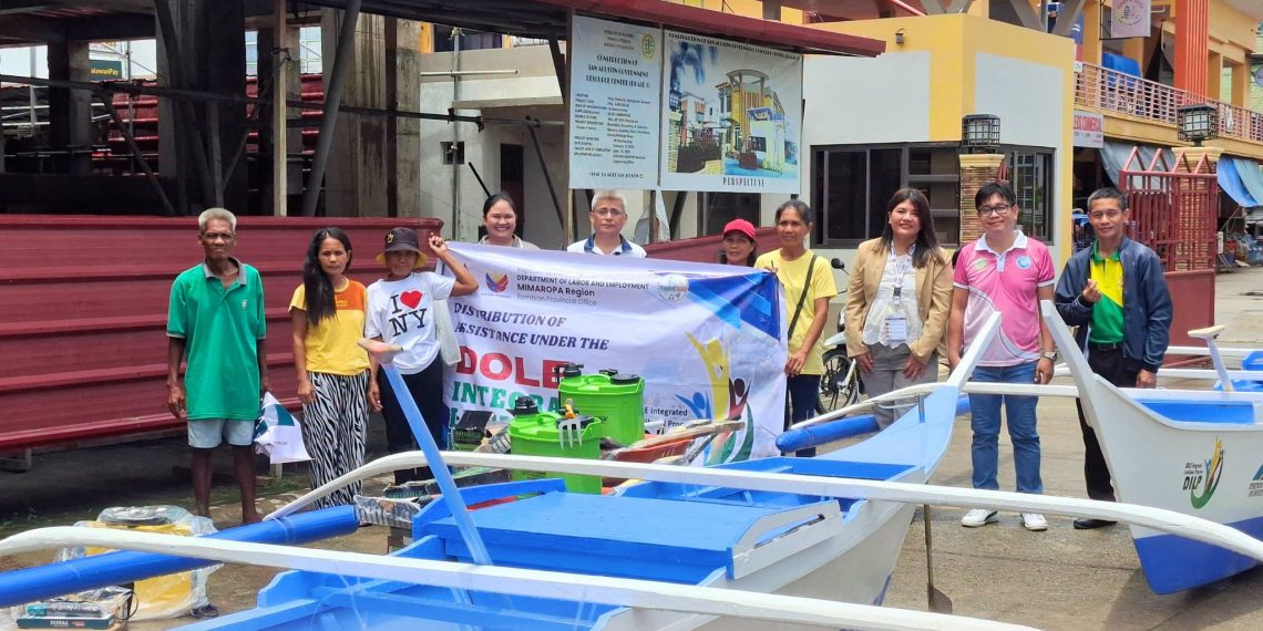 DOLE nagkaloob ng livelihood aid sa 5 magulang ng child laborers sa San Agustin