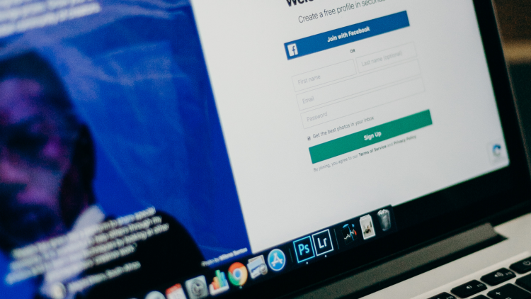 Malacañang bukas sa pag-aaral ng posibleng paghihigpit sa Facebook at iba pang online platforms