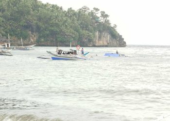 20 sakay ng pampasaherong bangka, nailigtas matapos lumubog sa Calatrava