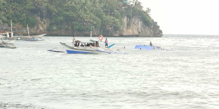 20 sakay ng pampasaherong bangka, nailigtas matapos lumubog sa Calatrava