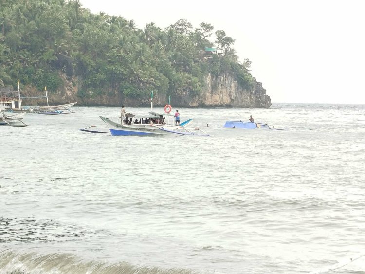 20 sakay ng pampasaherong bangka, nailigtas matapos lumubog sa Calatrava