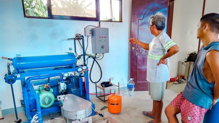 Solar-powered ice plant malaking tulong sa mangingisda sa San Agustin