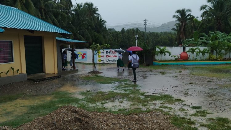 Malalakas na ulan dulot ng habagat nagdulot ng pagtaas ng tubig, class suspension sa Romblon