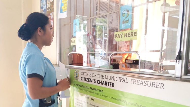 37 estudyante sa Cajidiocan tumanggap ng educational assistance mula sa LGU