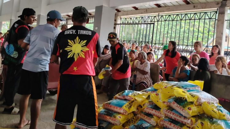 4,126 residente sa Magdiwang tumanggap ng tig-5 kilo ng bigas