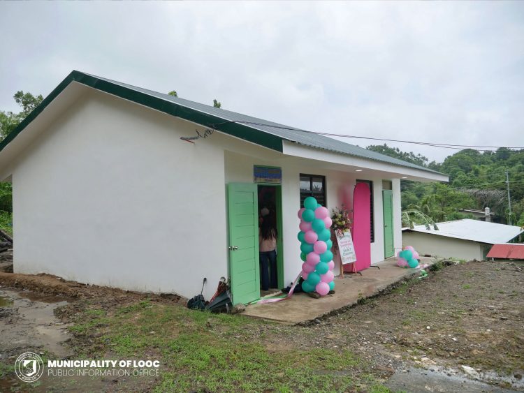 Bagong silid-aralan sa Guinhayaan Integrated School sa Looc, pinasinayaan