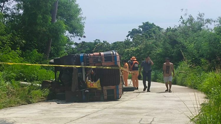 11 sugatan matapos tumagilid ang pampasaherong jeep sa Santa Maria