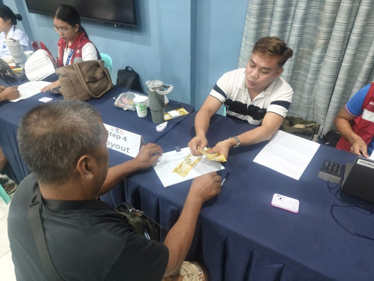 331 tricycle drivers sa Odiongan, tumanggap ng tig-₱5,000 ayuda mula DSWD