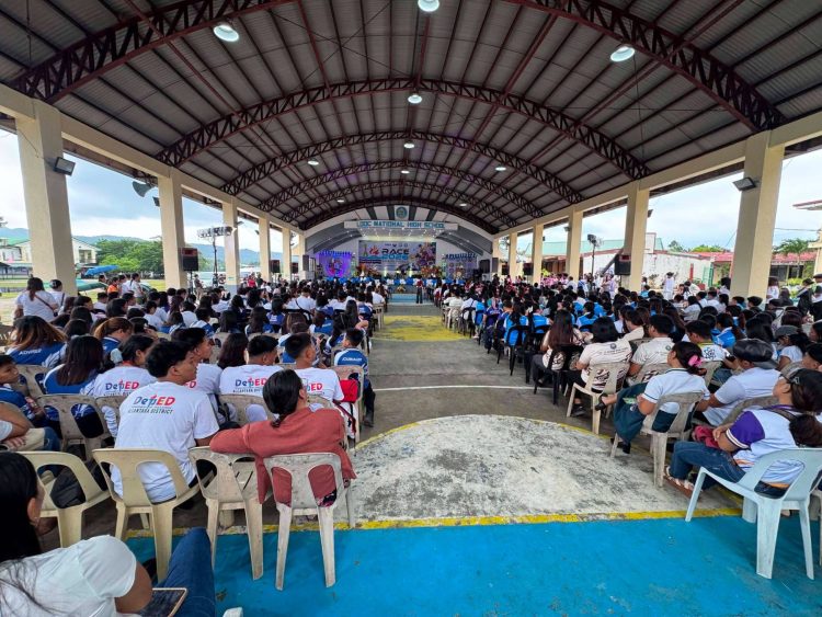 Halos 2,000 mag-aaral, guro nagsama-sama sa pagbubukas ng RACE 2026 sa Looc