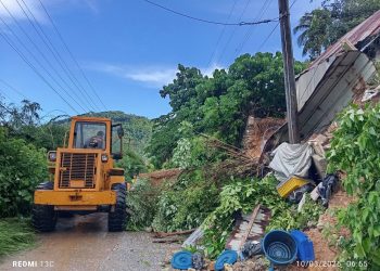 Landslide sa Barangay Capaclan, Romblon, nagdulot ng pagbara sa kalsada