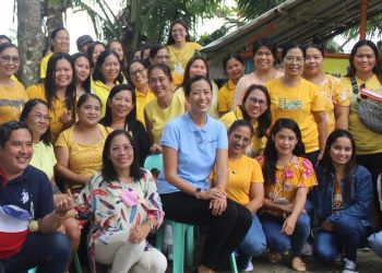 Romblon teachers, tatanggap ng tig-5 kilo ng bigas mula sa provincial government