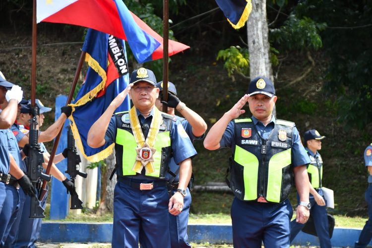 Dela Cruz, hinimok ang mga pulis sa Romblon na panatilihin ang propesyonalismo