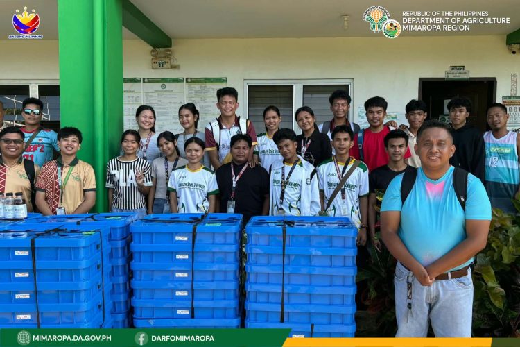 50 hydroponics kits, ipinamahagi ng DA sa mga estudyante ng RSU