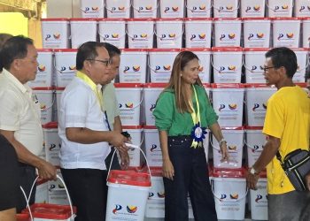 Mahigit 500 balde ng food packs mula PAGCOR, ipinamahagi sa mga senior citizen ng Corcuera