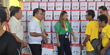 Mahigit 500 balde ng food packs mula PAGCOR, ipinamahagi sa mga senior citizen ng Corcuera
