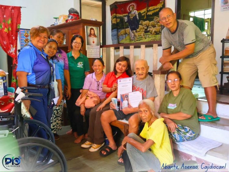 Lolo Genaro ng Cajidiocan, nakatanggap ng ₱100,000 cash gift matapos mag-100 taong gulang