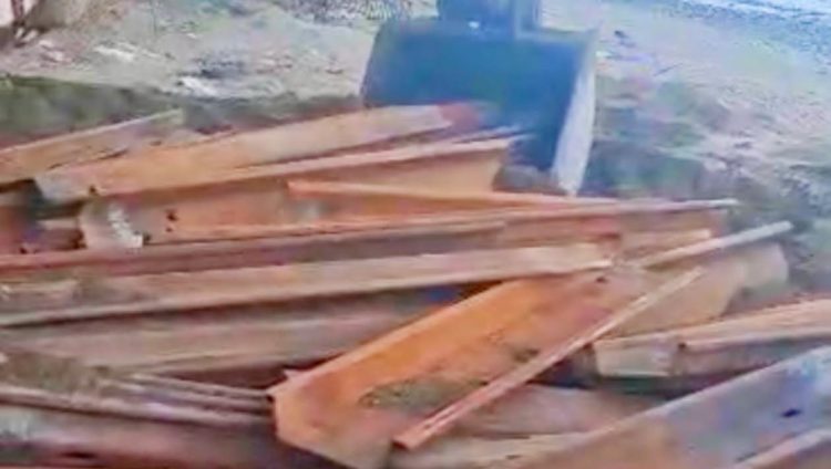 Contractor at DPWH, ipatatawag ng konseho ng Cajidiocan sa isyu ng mga sheet pile