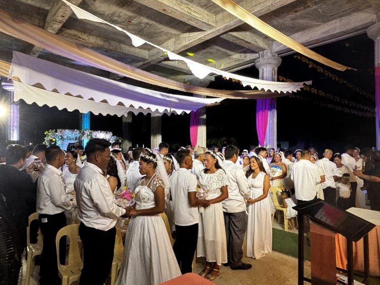 28 Magkasintahan, nag-isang dibdib sa Kasalang Bayan ng San Andres