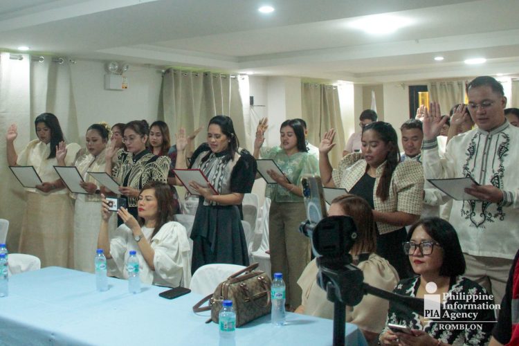21 regular employee ng 4Ps ng DSWD sa Romblon, nanumpa na sa tungkulin