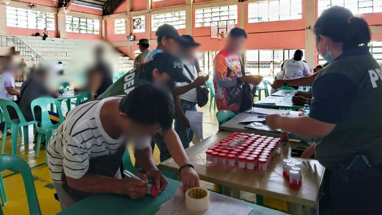 PDEA Romblon, nagsagawa ng random drug testing sa mga tricycle driver sa Odiongan
