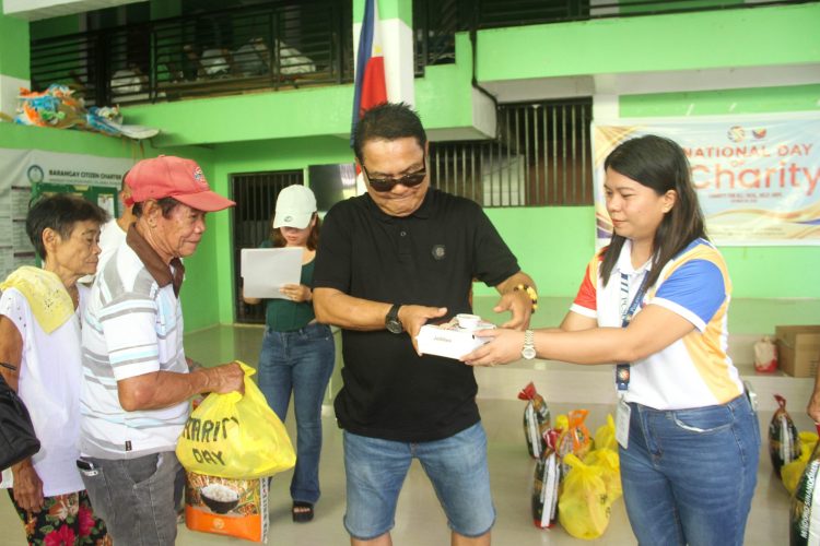 Mga senior citizens sa Santa Maria, nakatanggap ng tulong mula sa PCSO Romblon