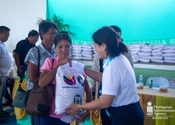 1,206 sako ng bigas, ipinamahagi sa mahihirap na pamilya sa San Jose