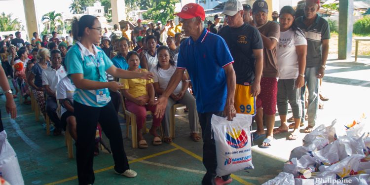 1,687 household sa Santa Fe, nakatanggap ng tig-10 kilo ng bigas